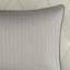 Édredon 12 pièces en sarcelle pour lit avec draps en coton. Comprend un édredon, 2 taies décoratives, des coussins décoratifs Euro, 1 jupe, un drap-housse et des taies d'oreiller plates. Revers 100% microfibre, rembourrage. 200Tc-127366405-127366411
