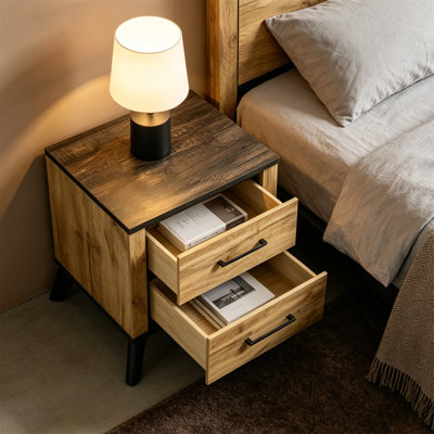 Table de chevet industrielle 22 po à 2 tiroirs, table de chevet rustique en bois deux tons avec poignées en métal noir et pieds fuselés, table de bout compacte de H 20,5 po pour chambre à coucher, appartement et petit espace
