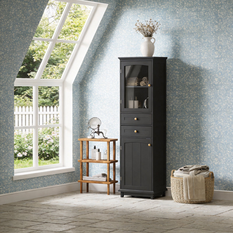 Grande armoire de salle de bain autoportante de 63 po avec portes en verre, rangement à fermeture en douceur, tablettes réglables et poignées dorées