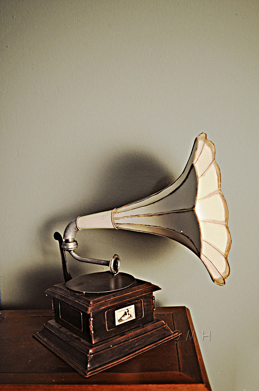 Lenworth Entertainment Figurines & Sculptures