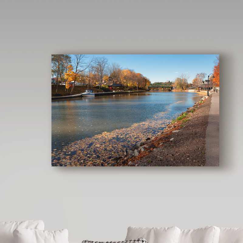 «Walkway Erie Canal in Autumn» par Molloy, reproduction de photo sur toile tendue, 16 po x 24 po