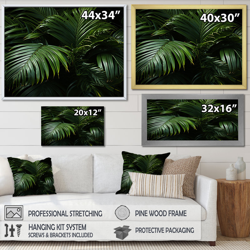 «Emerald Jungle Palm Leaves Embrace», reproduction sur toile, Encadrement doré, H 16 po x l 32 po x P 1 po