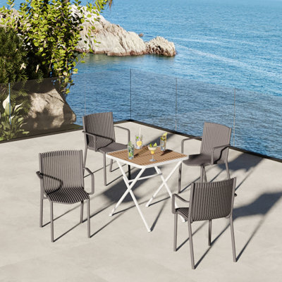 Fauteuil empilable 4 pièces en PP gris chaud avec table multifonctionnelle intérieure / extérieure, pieds en métal blanc, kaki, toutes saisons, patins antidérapants, ergonomique, sans entretien, sans assemblage ergonomique
