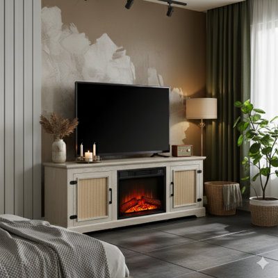 Console Farmhouse avec portes en rotin naturel et tablette réglable en bois avec foyer encastré de 23 pouces. Compatible avec les téléviseurs de 70 po et moins mesurant l 65 po x P 15,55 po x H 23,86 po en blanc.
