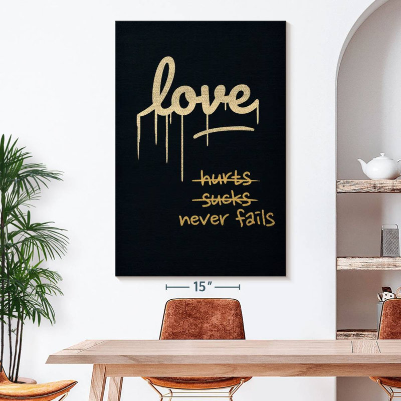 «Love Never Fails», impression sur toile, H 51 po x l 34 po x P 1,25 po