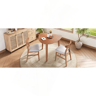 Ensemble de table moderne 3 pièces - table d'appoint triangulaire et 2 chaises incurvées en bois, peu encombrante pour le salon, la cuisine, les petits espaces, facile à assembler