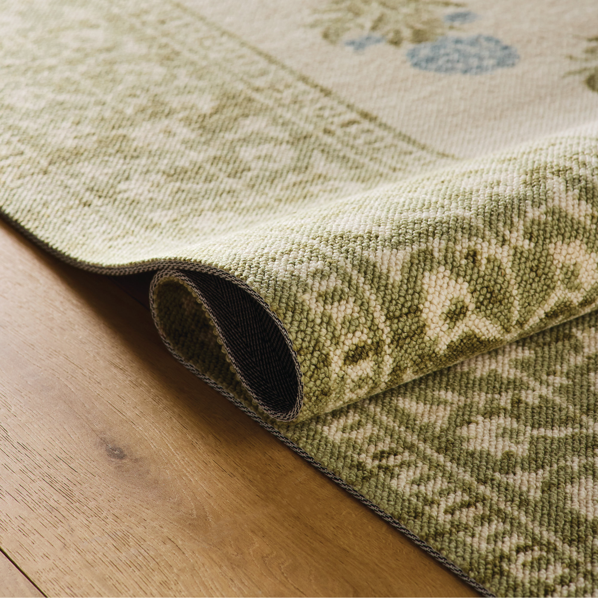 Anders Traditional Floral Wool and Nylon Green Area Rug, Rectangle 5'3" x 7'6"