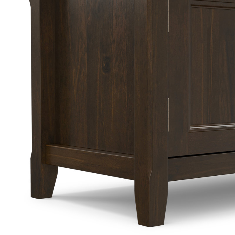 Meuble télé à profil bas de 72 po en bois massif Burlington pour téléviseur de 80 po ou moins avec 2 armoires et tablette réglable