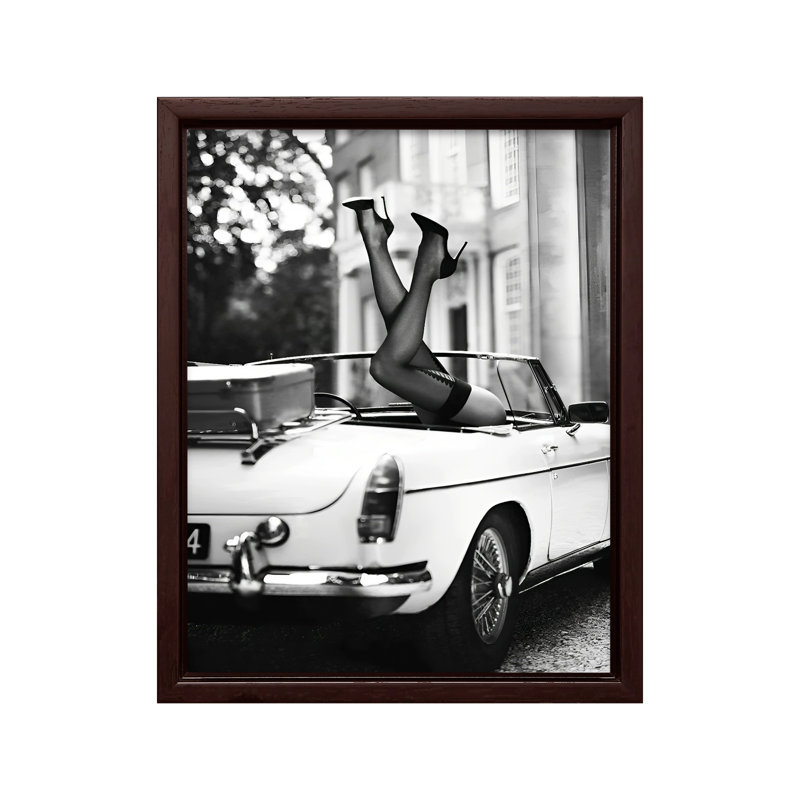 High Heels In Classic Car, H 16 po x l 20 po, Canevas, Encadrement brun