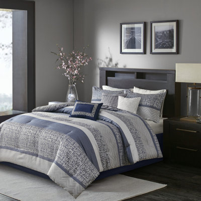 Couette bleu marine King Size - 7 pièces avec rembourrage moelleux, broderies et coussins décoratifs à rayures