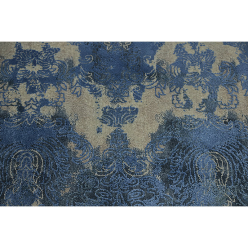 Luxurious Blue Tones Distressed Look Rug 5x7