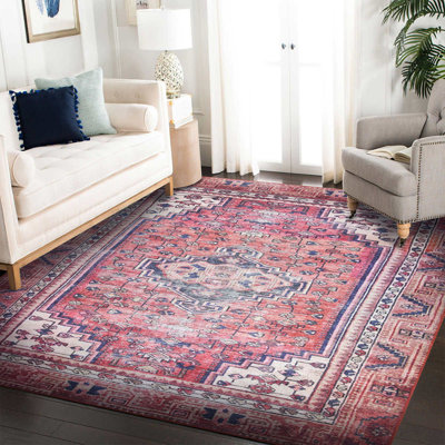 Tapis rouge à motif tissé rétro