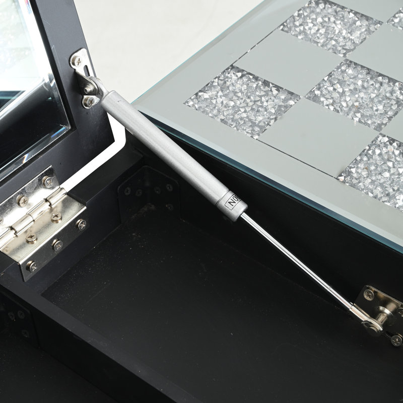 Console à miroir en verre avec motif en damier et incrustation de losanges. Pratique pour la routine beauté du matin. Miroir caché de bureau Great Polyvalent, différent