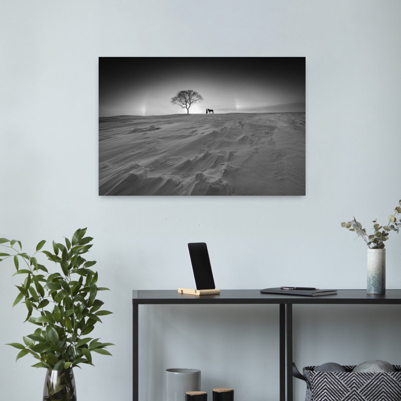 " Winter Horse And Tree Dramatic Minimalist Serene Horse Landscape Tree Wall Art Print " by Bingo Z, H 16 po x l 24 po