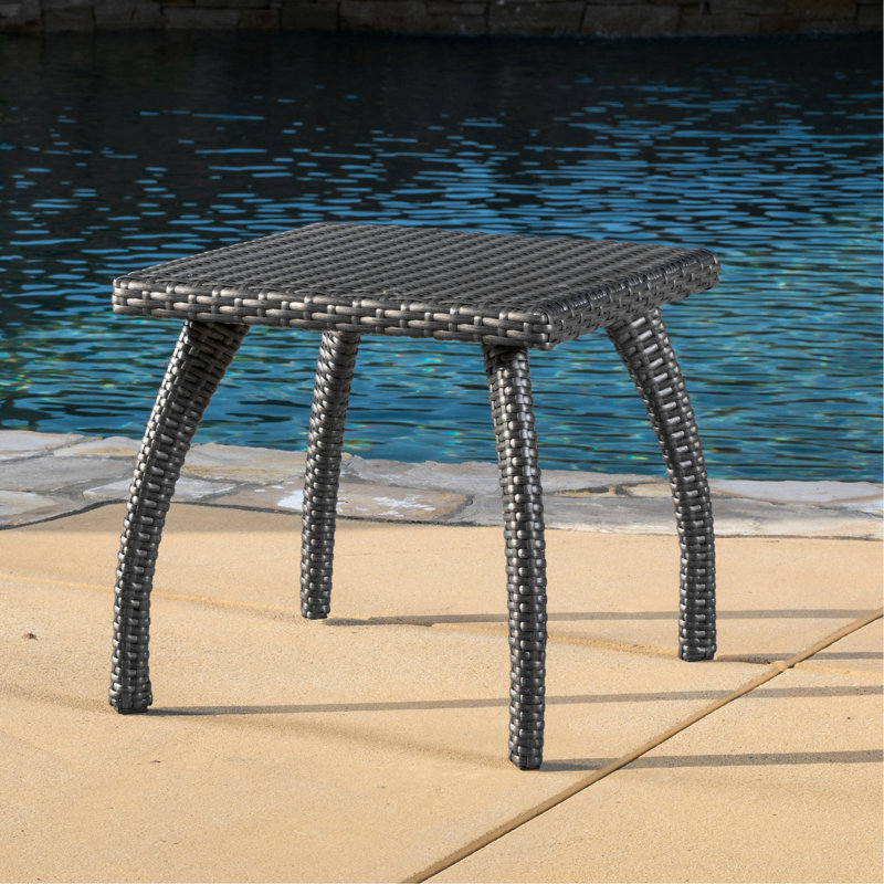 La table d'appoint d'extérieur grise à motif de faux, ajoute du charme au patio, H 17,75 po x P 17,75 po, offre une solution pratique, H 16,94 po