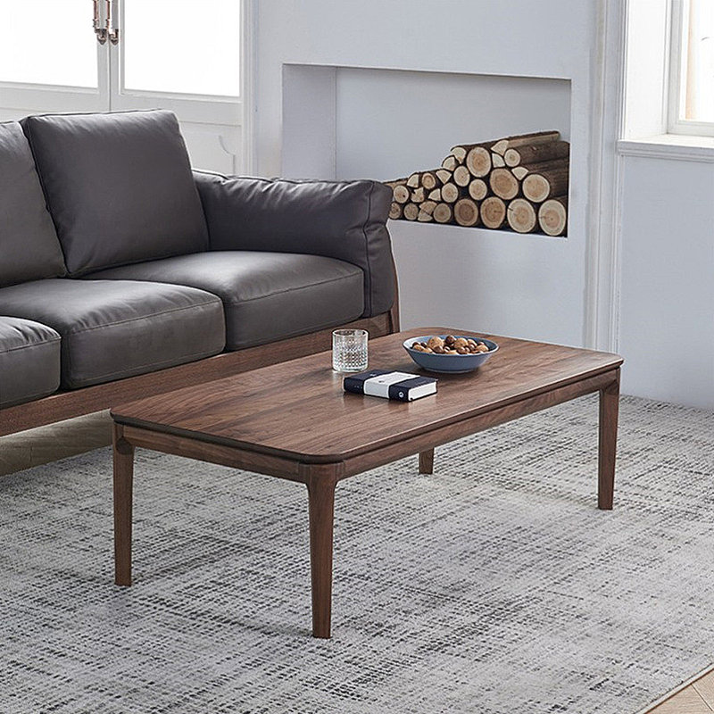 Table basse simple en bois massif de style nordique
