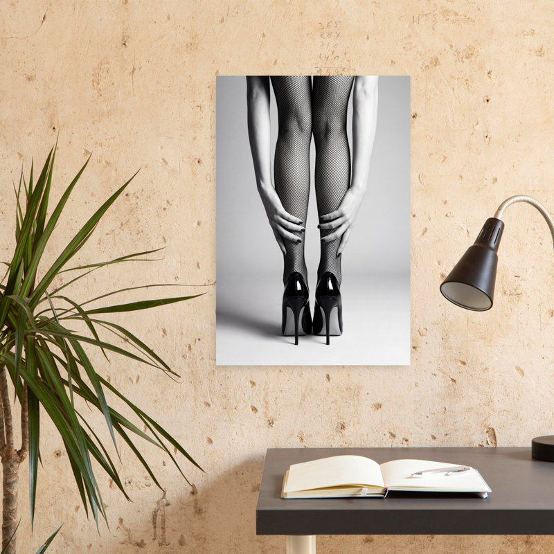 «High Heels And Fishnets Classic Elegant», art mural contemporain, H 24 po x l 16 po