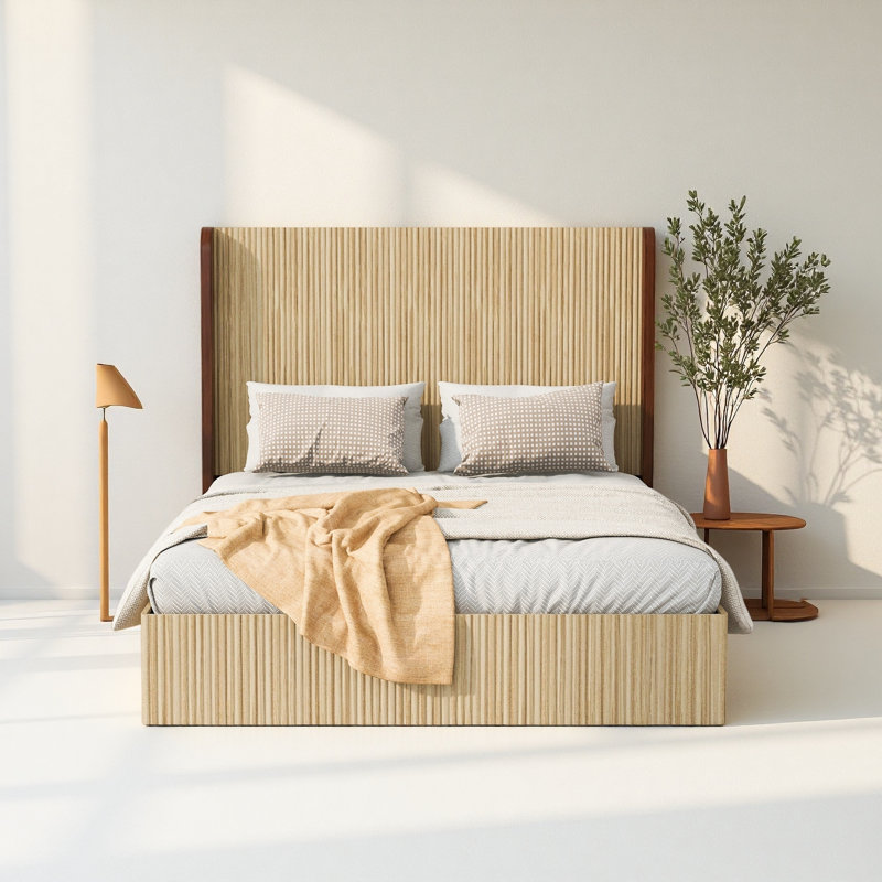Structure de lit plateforme en bois dentelé grand format, tête de lit en forme d'aile de couleur assortie, aucune planche de lit à ressorts requise, facile à assembler, avec surface en bois naturel, convient comme lit de chambre à coucher