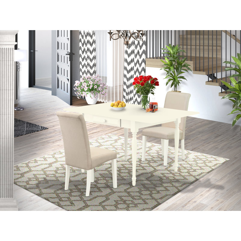 L'ensemble de table de salle à manger 3 pièces contient une table de cuisine rectangulaire avec Dropleaf et 2 chaises de salle à manger Parson en tissu crème, lin blanc