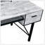 Bureau d'ordinateur polyvalent avec plusieurs options de rangement pour un espace de travail efficace