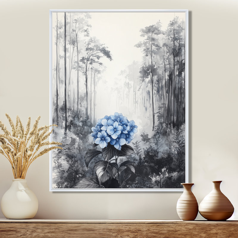 Hydrangée dans une forêt monochrome, H 40 po x l 30 po, Reproduction avec cadre flottant, Blanc