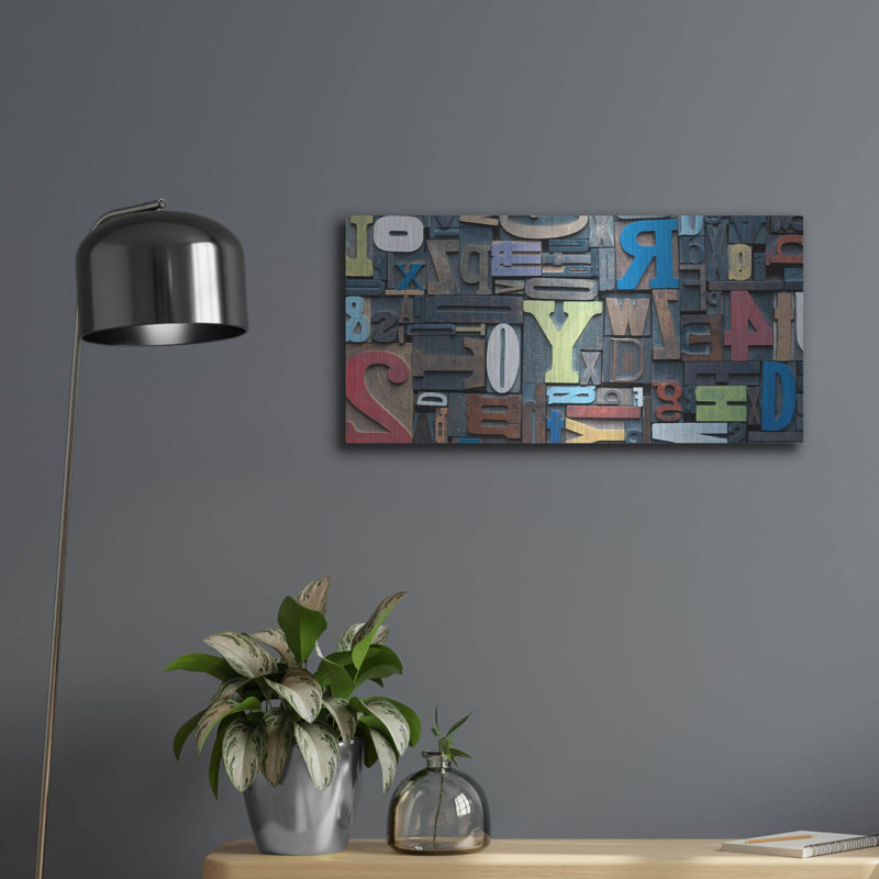«Latitude typographie 6» par Holli Conger, Latitude Wall®, art mural en métal, H 12 po x l 24 po