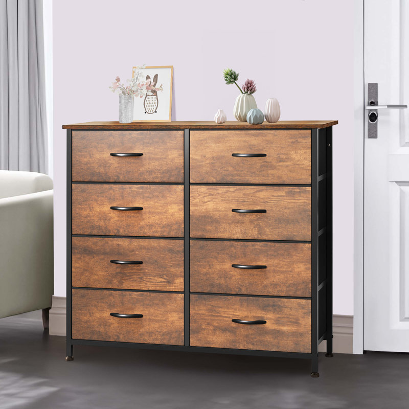 Commode à huit tiroirs