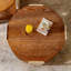 Table d'appoint en bois sculpté exquis avec rangement double couche pour différentes pièces
