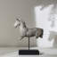 Statue de cheval antique sur pied 14 x 4,5 x 17 po