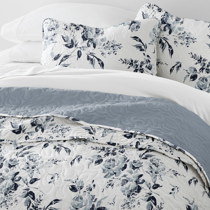 Quilt Set- Lightweight - All Season Quilted Coverlet - Rose Garden Light Blue, Queen Quilt + 2 Standard Shams