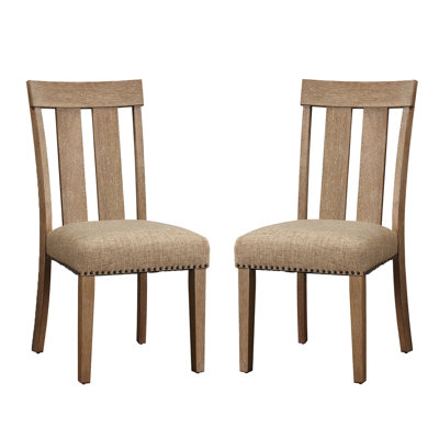 Chaises de salle à manger rembourrées en tissu de 2 dans un abat-jour en érable - à lattes, garniture cloutée, tablier rembourré, pieds fuselés à hauteur standard, dossier, siège et