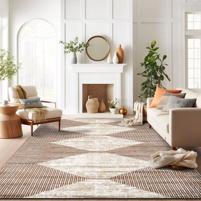 Tapis beige à rayures géométriques brunes
