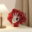 Objet décoratif en résine rouge argentée de forme libre-704642045