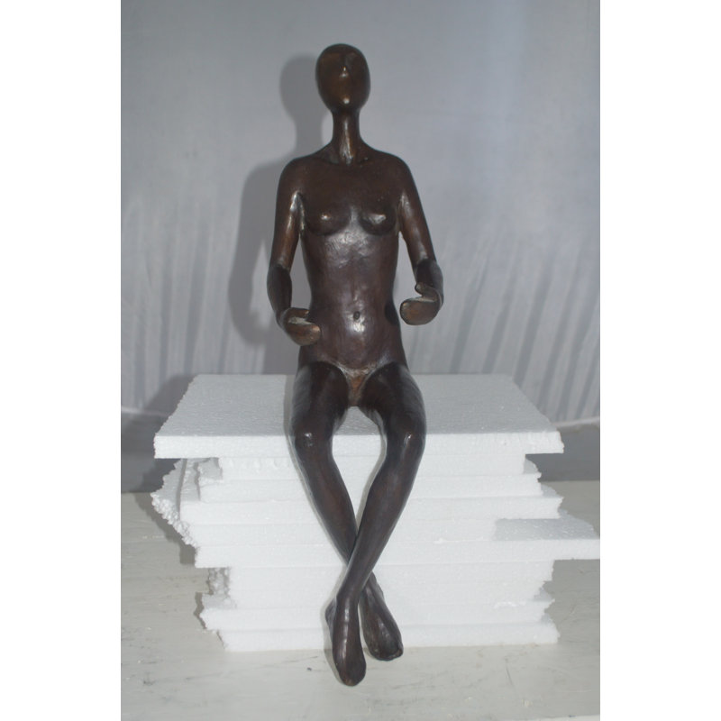 Statue abstraite de fille nue assise en bronze - Taille: L 9 po x l 6 po x H 21 po.