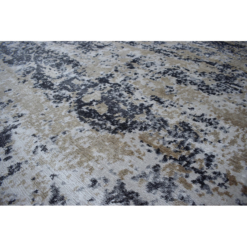 Tapis brun noué à la main