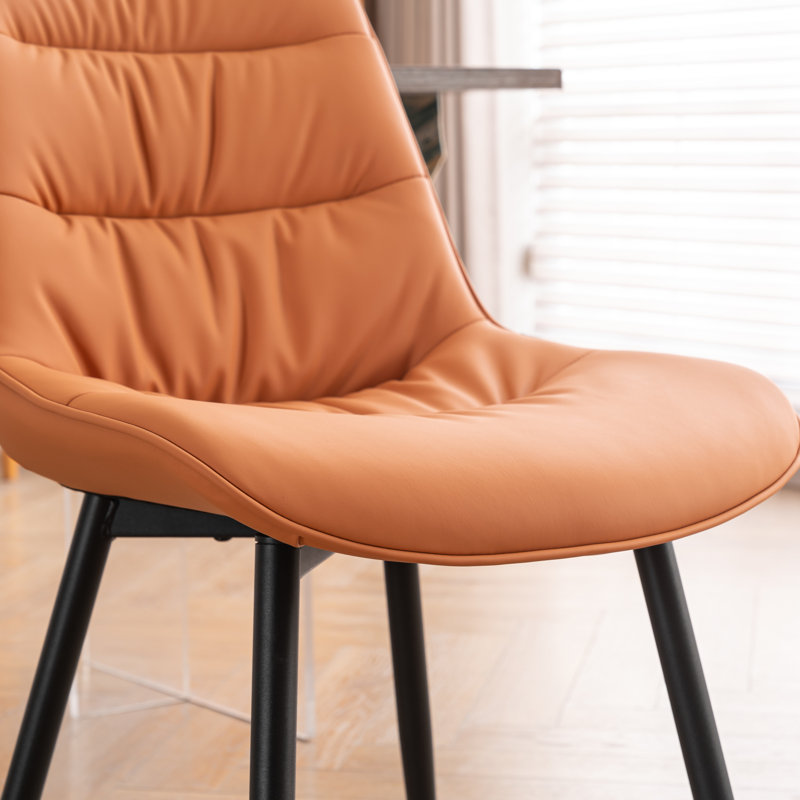 Chaise d'appoint rembourrée en similicuir Emsley avec pieds en métal, Chameau