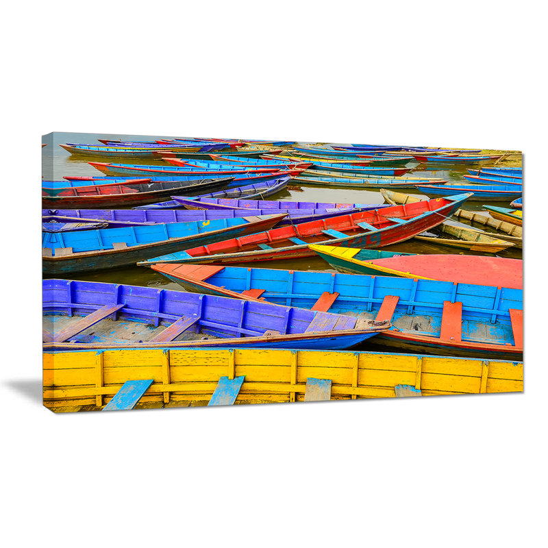 Photographie de vieux voiliers colorés dans le lac, H 20 po x l 20 po x P 1 po, Toile tendue