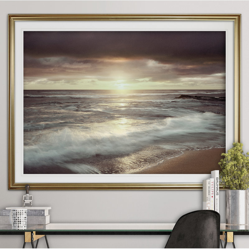 « friday night lights », reproduction de peinture à l’acrylique encadrée, H 28 po x l 38 po x P 1,5 po, Or