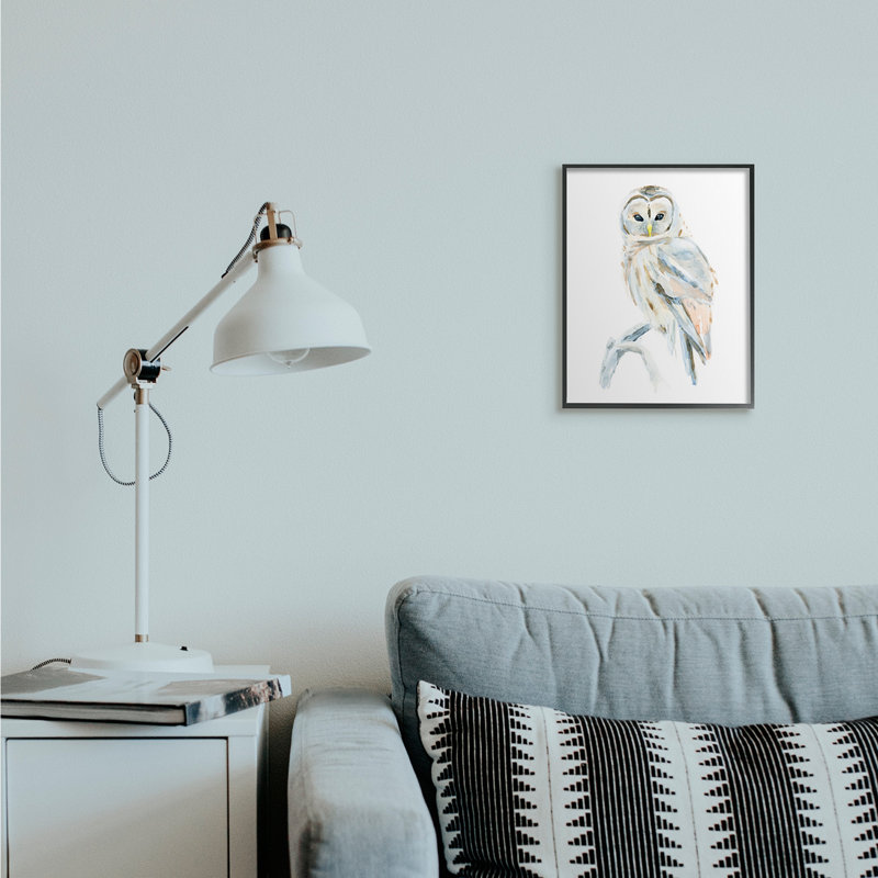 Portrait d'un hibou arctique hivernal perché sur une branche d'arbre, Giclée encadrée noir minuit, H 14 po x l 11 po
