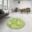 Tapis vert contemporain-668986657