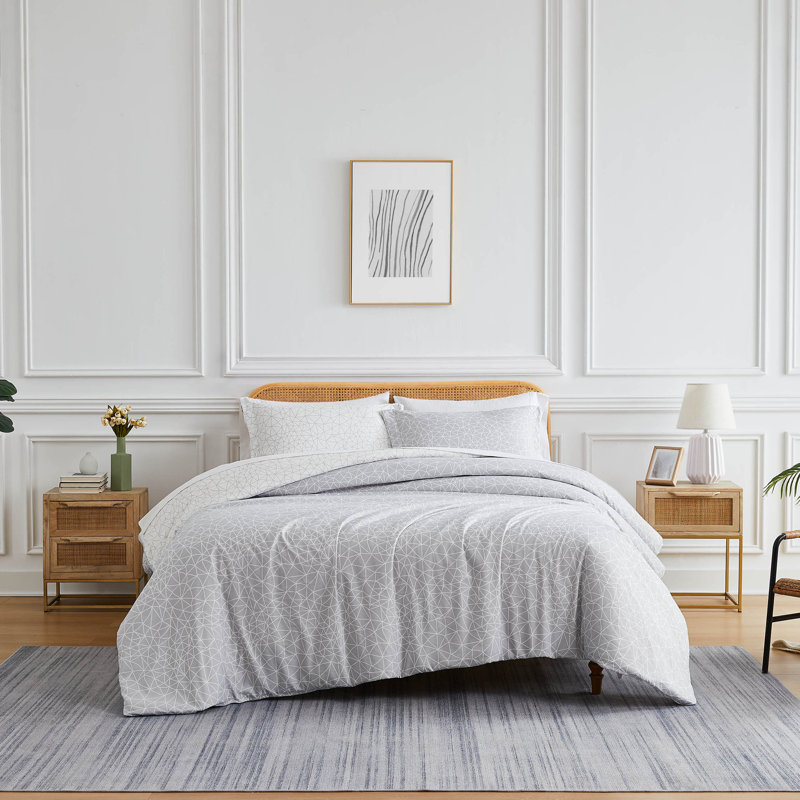 Vilano Choice Geometric Maze Reversible Duvet Cover Set, King/ Cal. King Duvet + 2 Shams, Gray