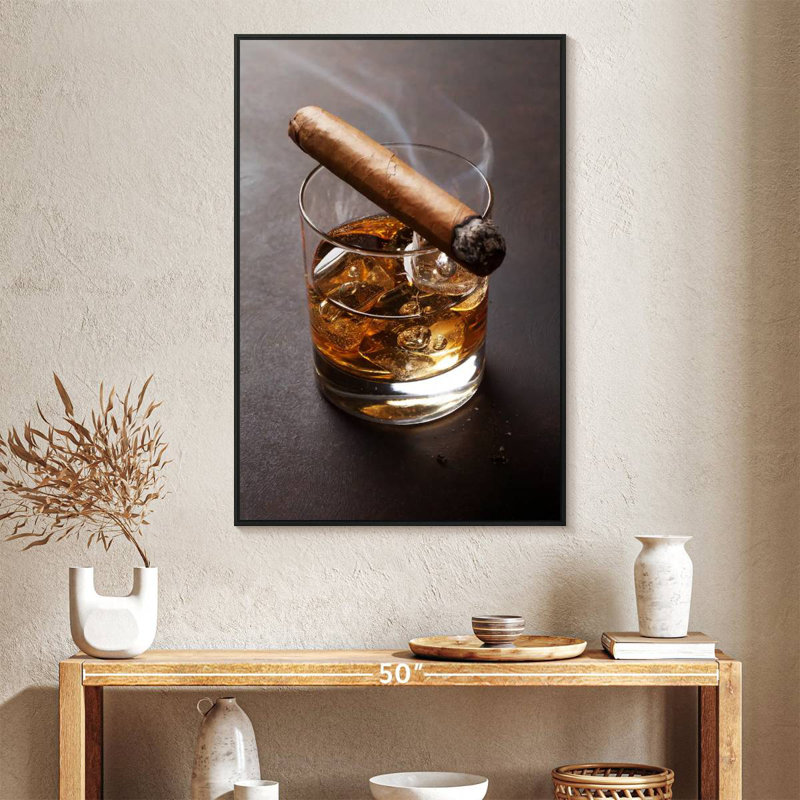 Cigare sur verre à whisky, Cadre flottant noir, 27 po x 40 po