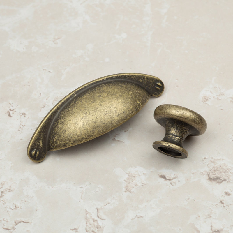 Antique Brass Shaker Style Cup Handle & Coordinating Knob, 64mm Cup