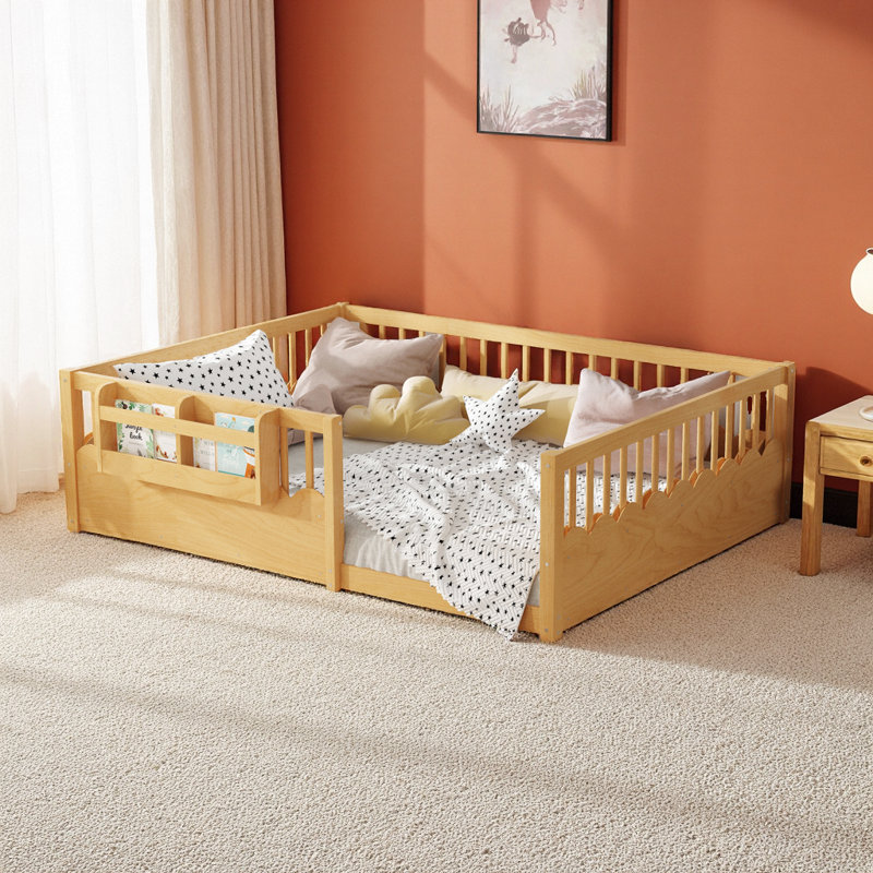 Lit grand format pour enfants avec rails de sécurité améliorés et bibliothèque intégrée - Finition en bois naturel, idéal pour un sommeil sécuritaire et indépendant
