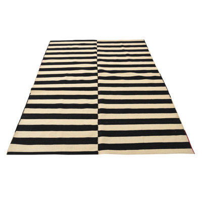 Tapis noir et blanc 5 x 8