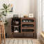Armoire de rangement en bois avec tablettes
