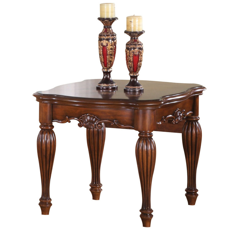 Table de bout avec pieds cannelés tournés