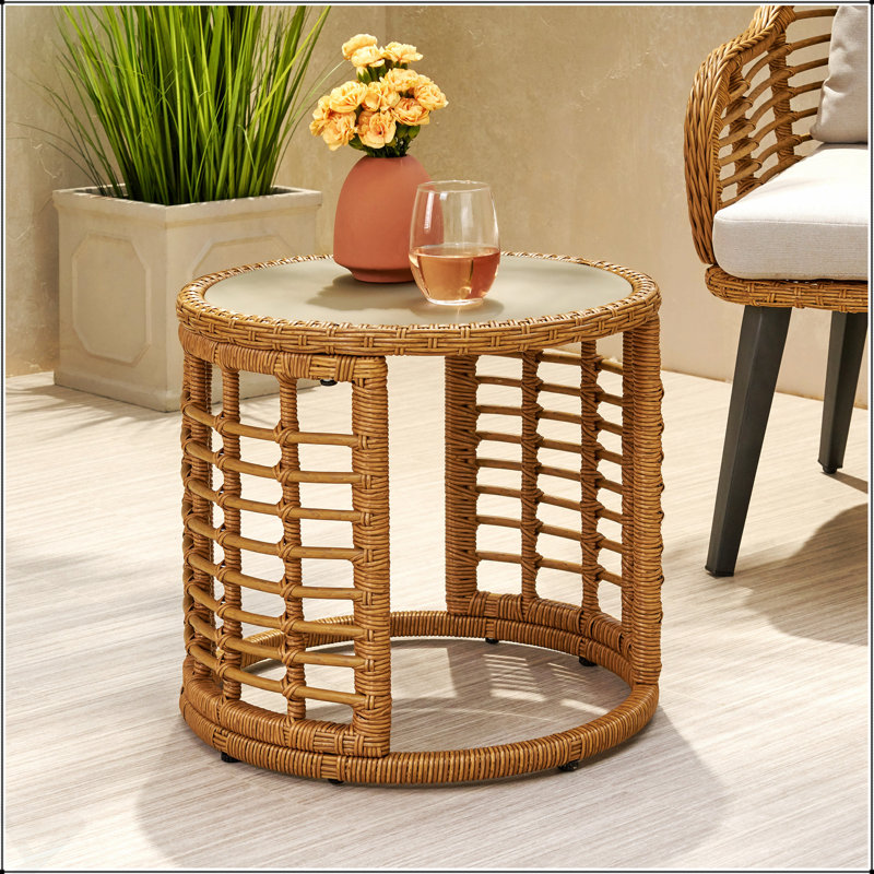 Table d'appoint tissée en rotin avec surface lisse et fabrication robuste TATIana