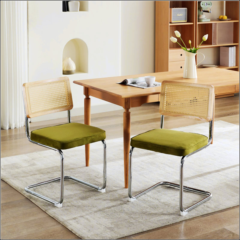 Ensemble de 2 chaises de salle à manger de style Mid-Century moderne en velours avec dossier en canne naturel et base en acier inoxydable chromé, parfait pour des sièges élégants et confortables