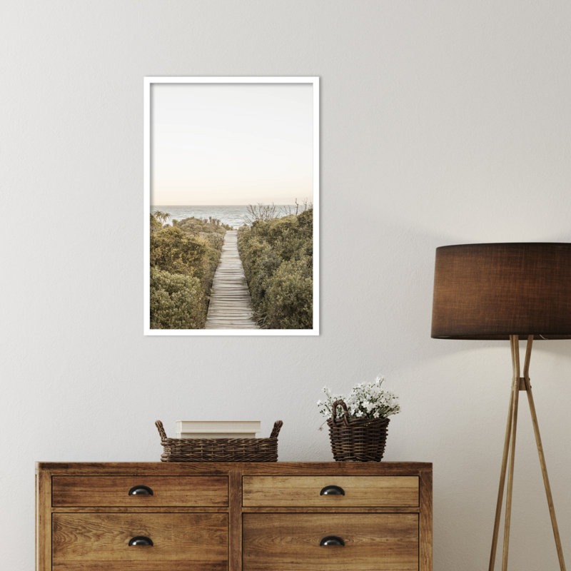 Partlow Boardwalk par Shot par Clint Wood, reproduction d'art encadrée, Blanc, H 33 po x l 23 po